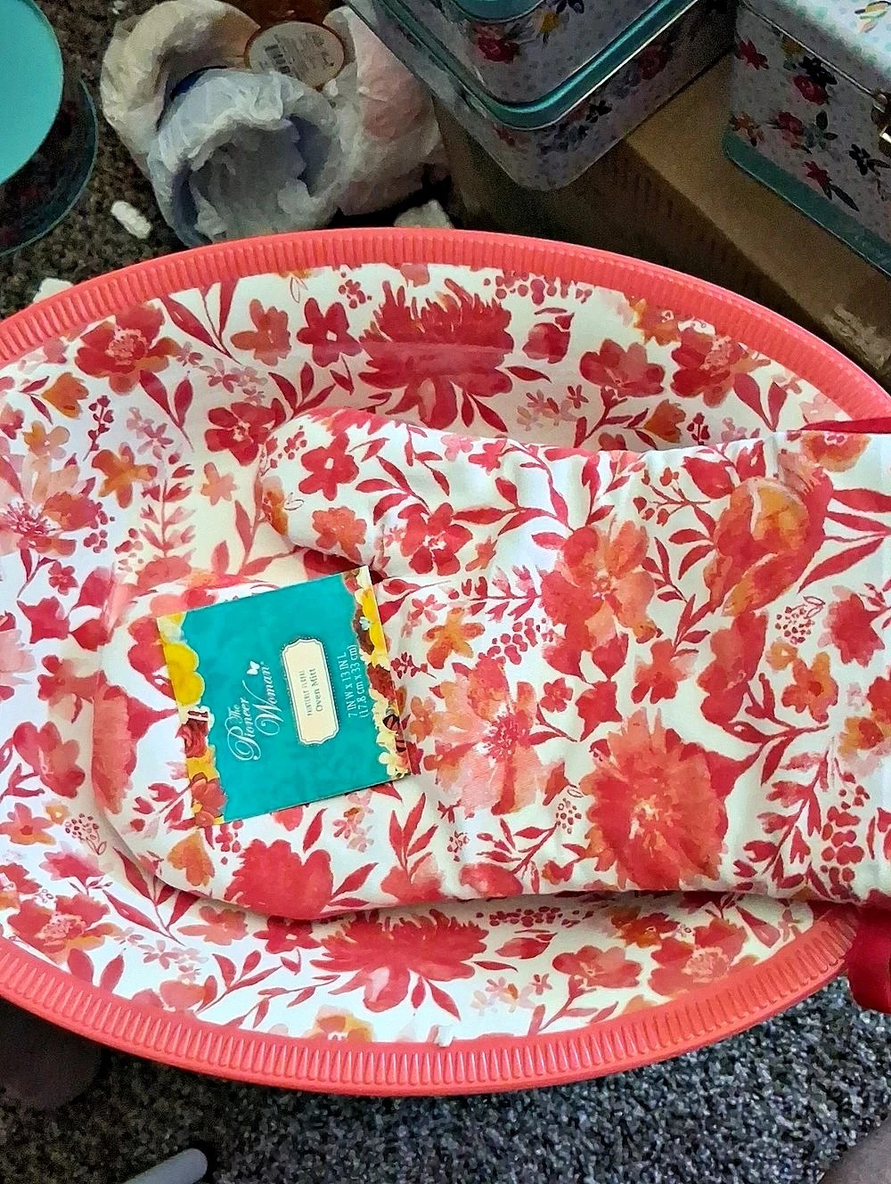 BNWT Pioneer Woman Floral Oval Basket in Pink & White w/ Oven Mitt